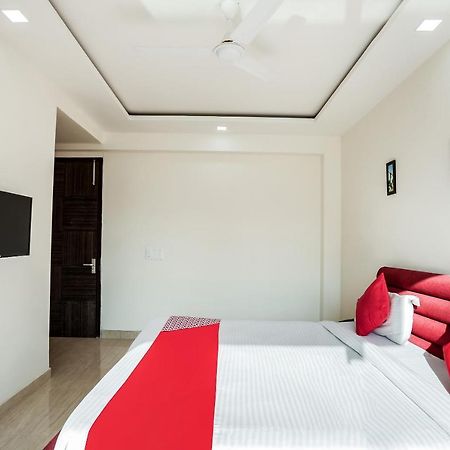 Oyo 65118 Hotel Vatika Gurgaon Buitenkant foto