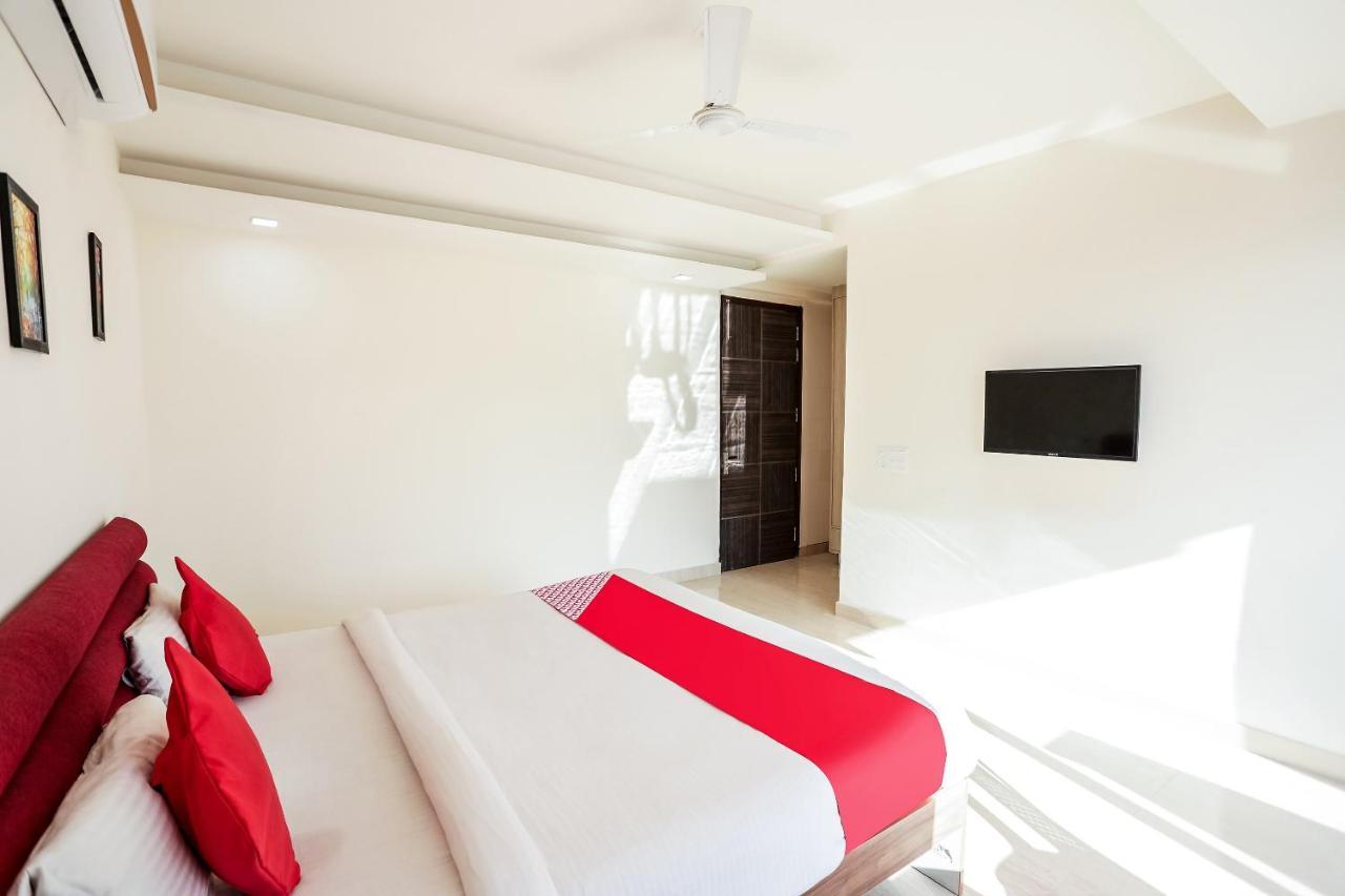 Oyo 65118 Hotel Vatika Gurgaon Buitenkant foto
