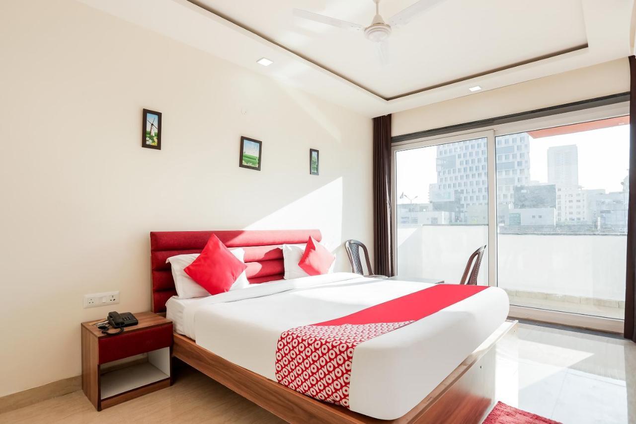 Oyo 65118 Hotel Vatika Gurgaon Buitenkant foto