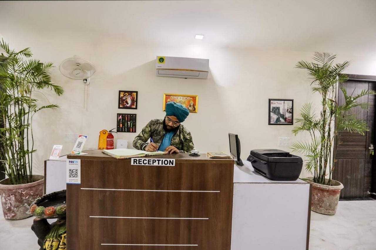 Oyo 65118 Hotel Vatika Gurgaon Buitenkant foto